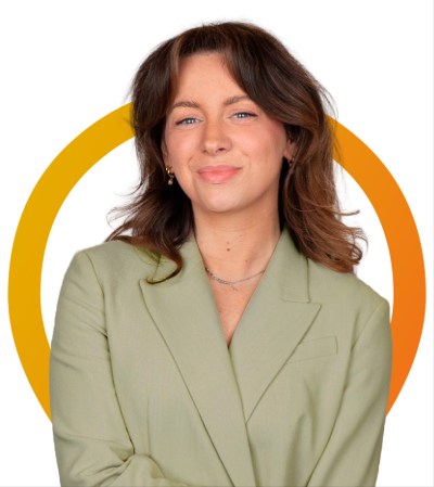 Esther van Helmont - Senior Grafisch Designer met IPad