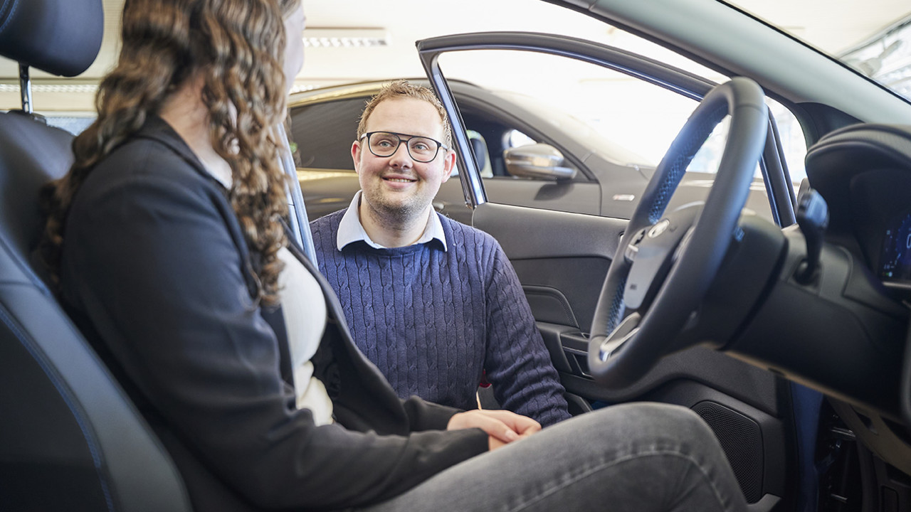 Automobielbedrijf P. van de Ven BV Hapert afbeelding 1