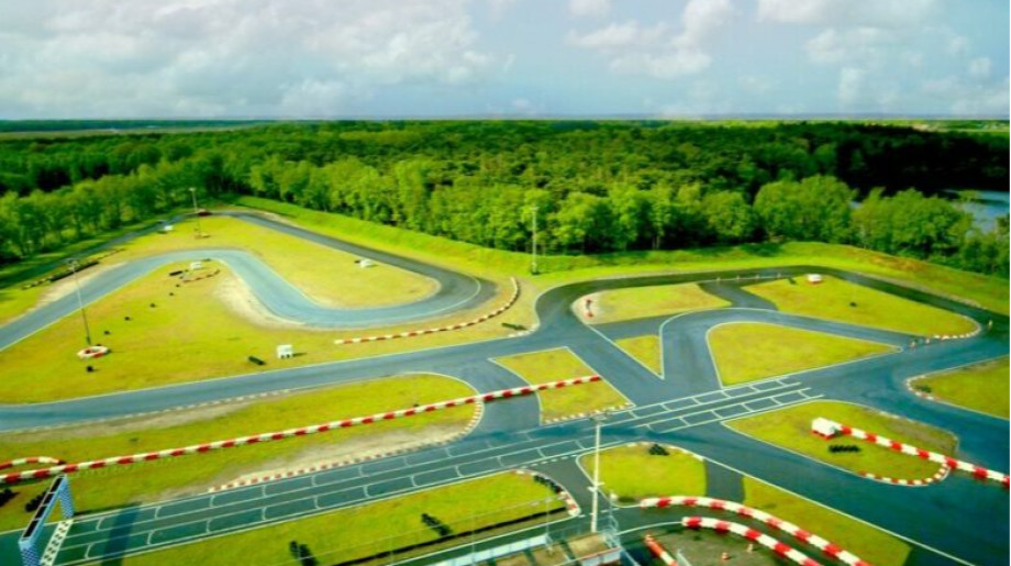 Outdoor kartcircuit De Landsard Eindhoven afbeelding 2
