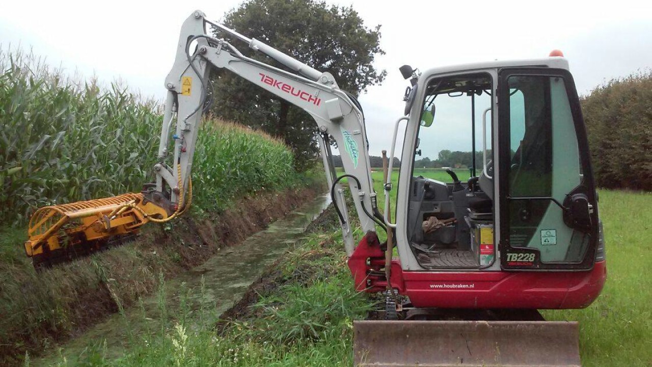 Mestdistributie-, Transport- en Loonbedrijf W. Houbraken BV Bergeijk afbeelding 1