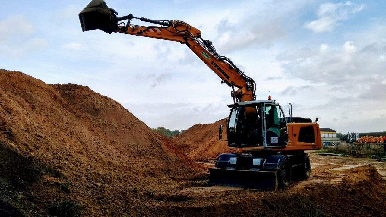 Mestdistributie-, Transport- en Loonbedrijf W. Houbraken BV Bergeijk afbeelding 6