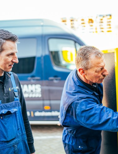 J. Abrahams Auto-elektro en Aggregatenverhuur Hilvarenbeek afbeelding 3