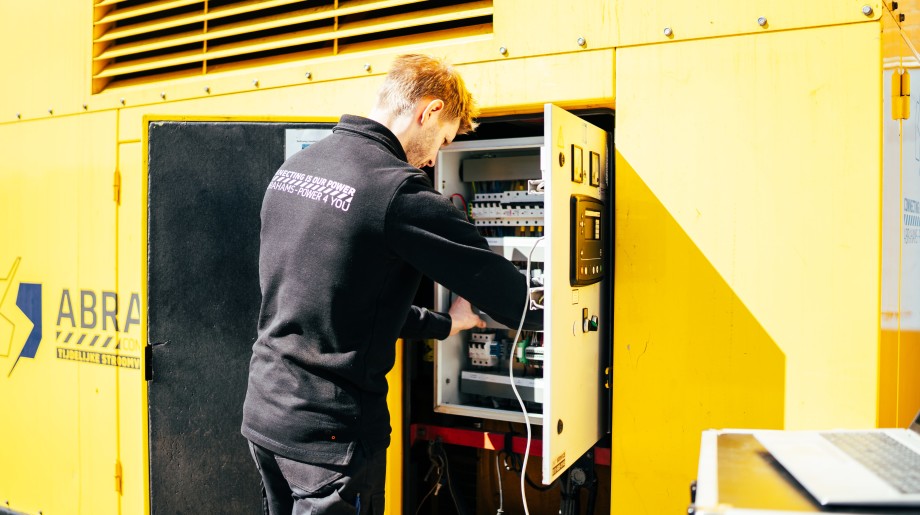 J. Abrahams Auto-elektro en Aggregatenverhuur Hilvarenbeek afbeelding 4